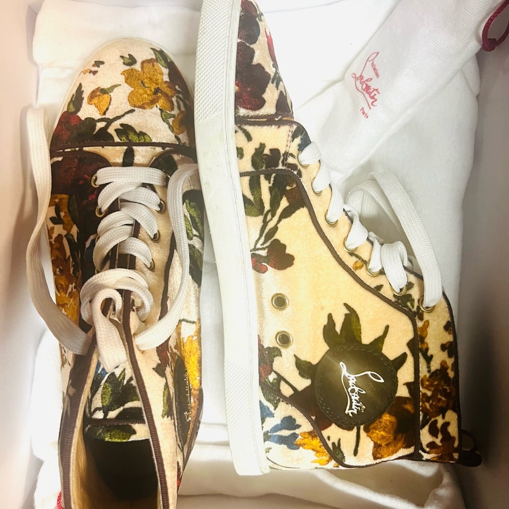 Lois Vuitton Bip Bip Orlato Flat Velours in Tan